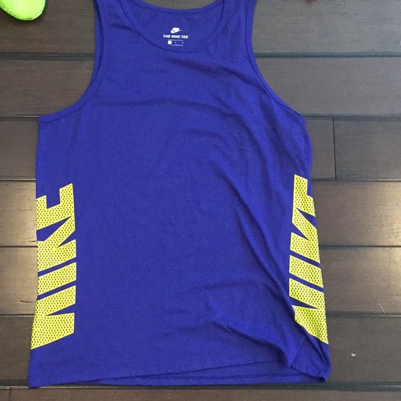 Nike tee - Picture 3 of 5